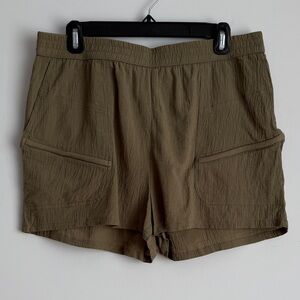 Women's Tan/Green Shorts